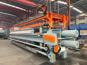 filter press with filter cloth washing system