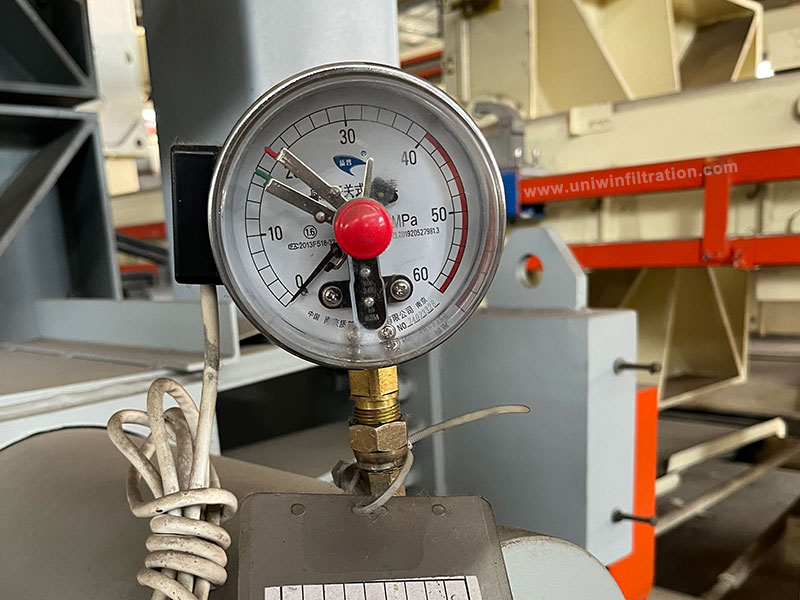 pressure gauge