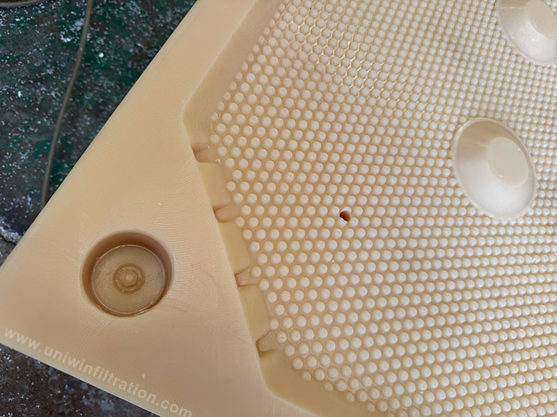 High-temperature filter plate