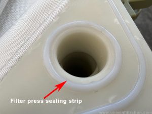 Filter press sealing strip