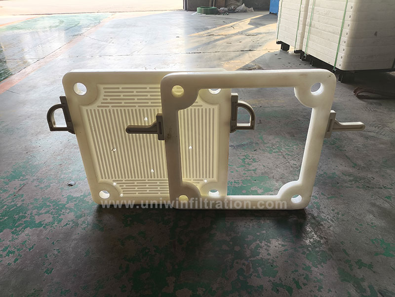 Plate and frame filter press filter plates